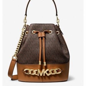 Devon medium logo bucket bag